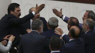 Ahmet Şık'ın konuşması sırasında Meclis'te gerginlik! İşte AK Parti tarafından protesto edilen konuşmanın tam metni