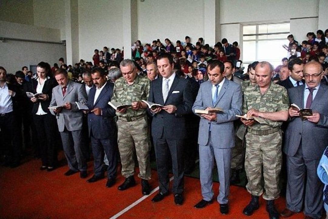 Bir İl&ccedil;e Kitap Okudu