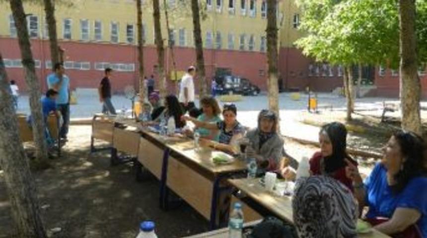 Minik Basket&ccedil;ilere &Ccedil;iğ K&ouml;fte