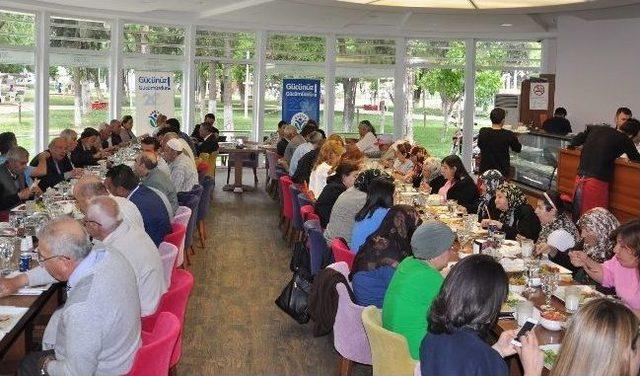 Gagiad, Huzurevi Sakinleri İle Yemekte Buluştu 1