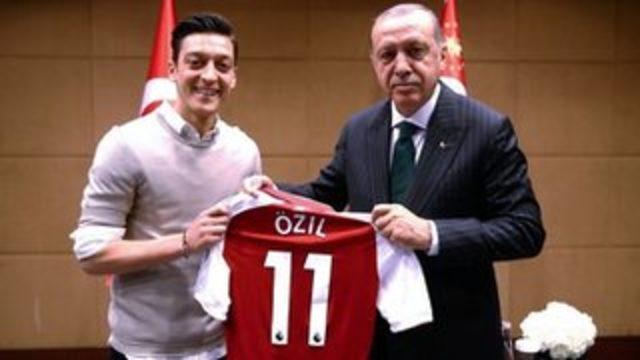 Financial Times: Mesut Özil'in Milli Takımı bırakma kararı Almanya'da ırk tartışmasını alevlendirdi