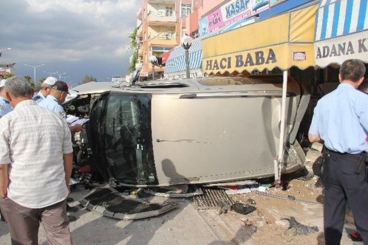 Otomobil İş Yerine &Ccedil;arparak Durabildi