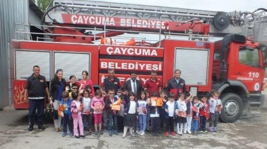 Minik &Ouml;ğrenciler İtfaiyeyi Ziyaret Etti