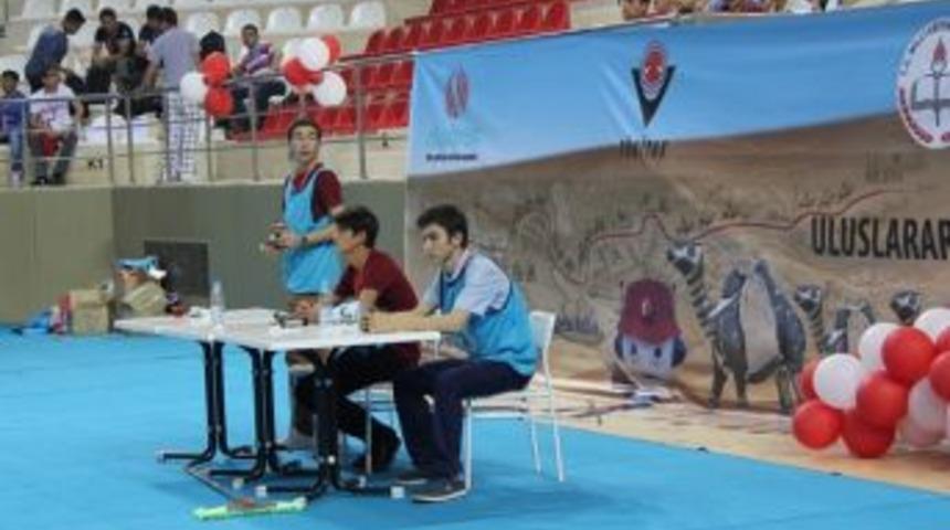 Alaplı Atalay Anadolu lisesi Robot yarışmasına katıldı.