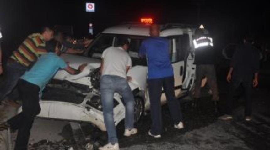 Manisa'da Trafik Kazası: 6 Yaralı