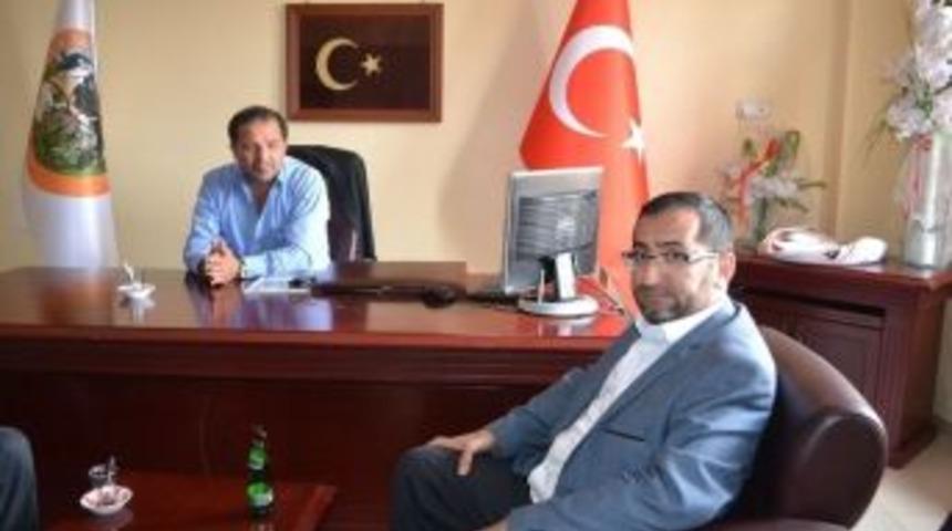 Kula'da M&uuml;ft&uuml; &Ouml;zmet Başkan Uygun&rsquo;u Ziyaret Etti