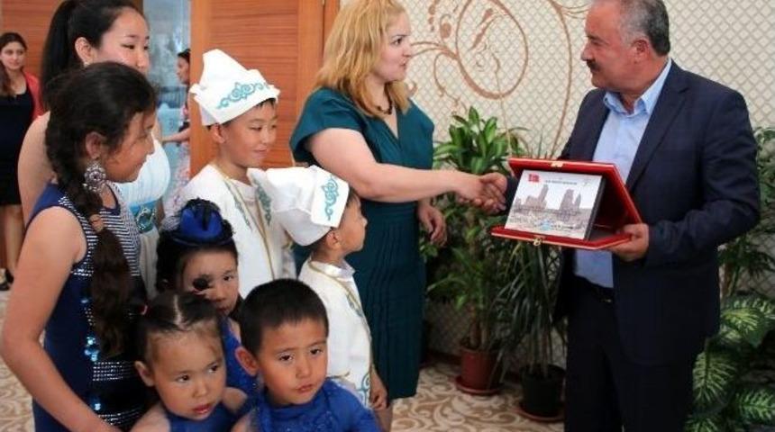 Başkan Şahin&rsquo;in Kazak Konukları