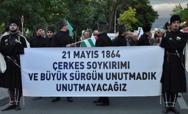 Çerkesler Soykırım Ve Sürgünün 150. Yılında Yürüdü