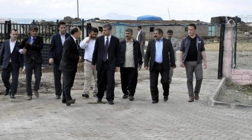 Siverek Kaymakamı Yapımı Devam Eden Okul Ve Sağlık Evini İnceledi