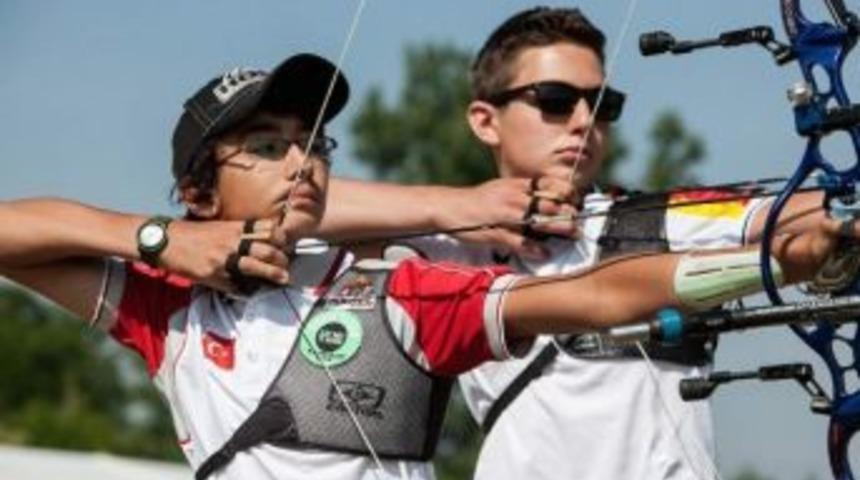 İhlas Koleji &Ouml;ğrencisi Mete Gazoz Avrupa İkincisi