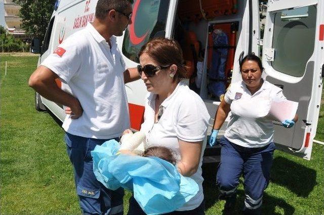 Üzerine Kaynar Su Dökülen Küçük Medine Hava Ambulansı İle Sevk Edildi