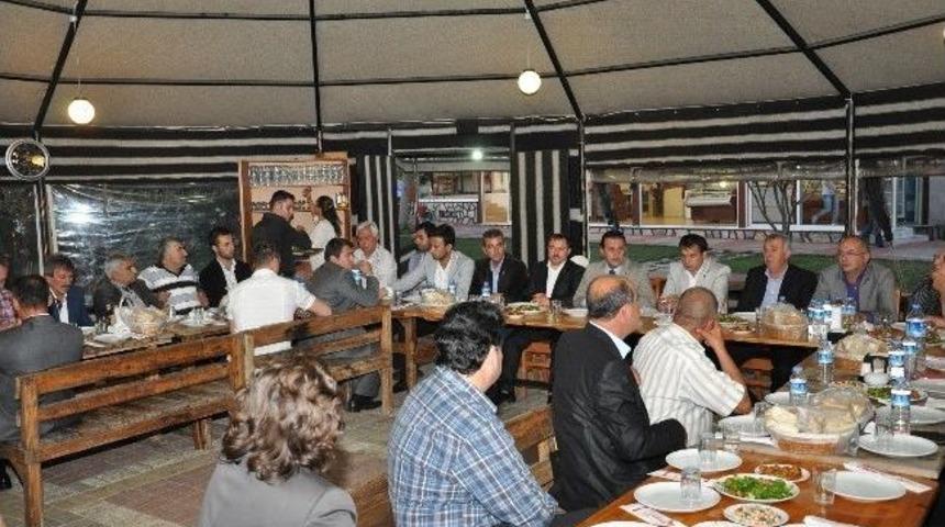 Ak Parti Menderes'te Kenetlendi