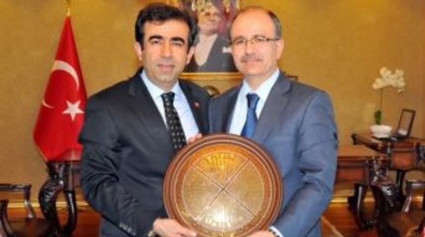 Vali G&uuml;zeloğlu &Ccedil;ka'da G&ouml;rev S&uuml;resi Sona Eren Şarbak'ı Kabul Etti