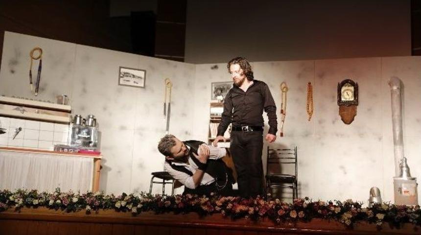 Şahinbey&rsquo;de Kayıp Ruhlar Kırathanesi Tiyatrosu Sahnelendi