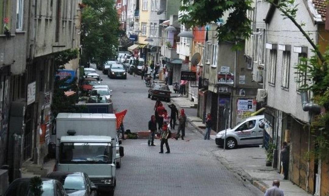 Okmeydanı&rsquo;nda Korsan G&ouml;steriye Polis M&uuml;dahalesi