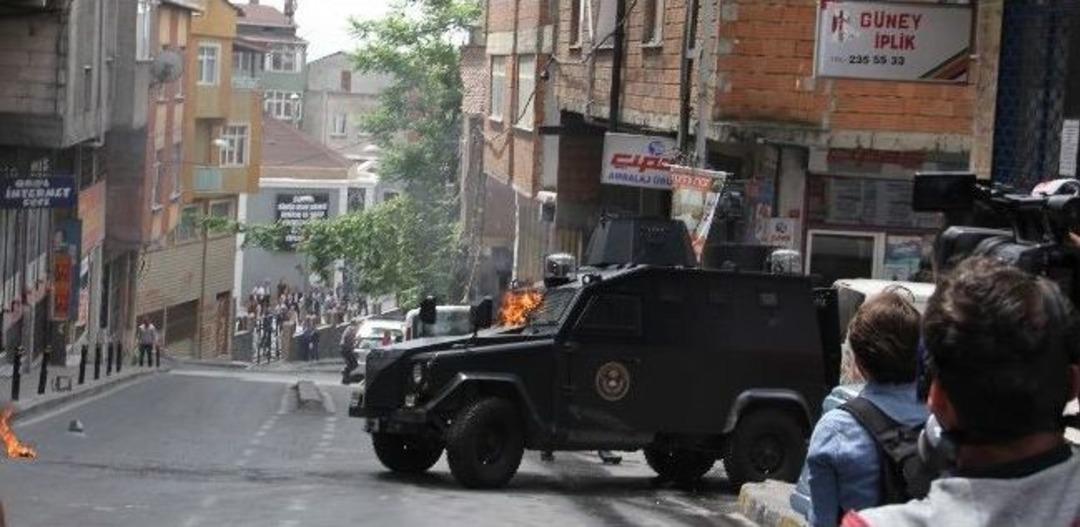 Okmeydanı&rsquo;ndaki Olaylarda Polis Havaya Ateş A&ccedil;tı