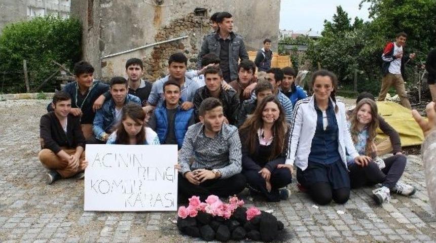 Giresun&rsquo;da Lise &Ouml;ğrencileri Soma İ&ccedil;in Oturma Eylemi Yaptılar