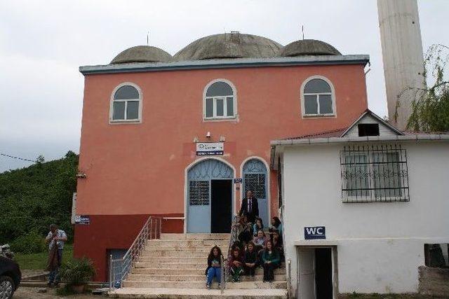 Giresun&rsquo;da Lise &Ouml;ğrencileri Soma İ&ccedil;in Oturma Eylemi Yaptılar 1