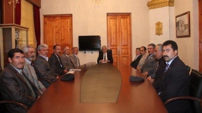 Kars Valisi Muhtarların Sorunlarını Dinledi