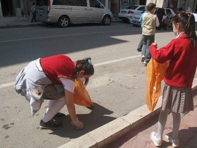 Temiz Çevre İçin Çöp Topladılar