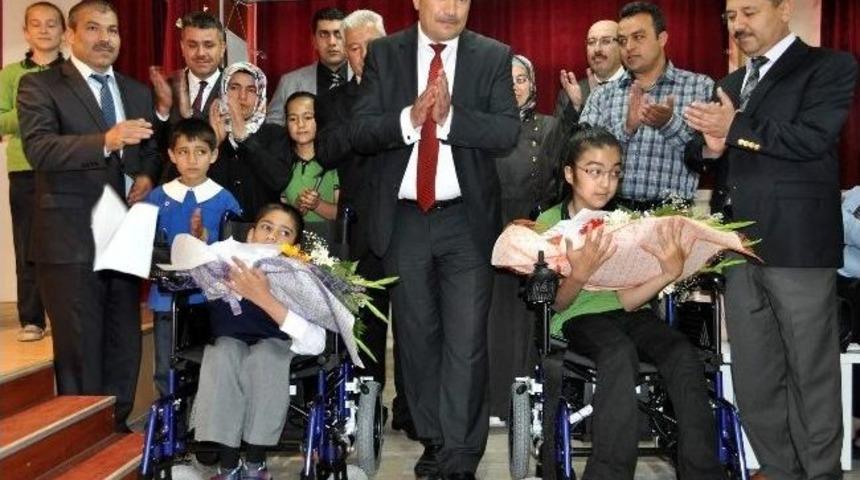 (&ouml;zel Haber) Engelli &Ouml;ğrenciye Duygulandıran Hediye