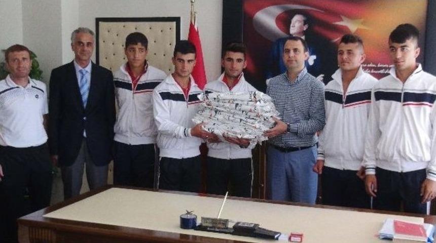 Dereceye Giren &Ouml;ğrenciler &Ouml;d&uuml;llendirildi