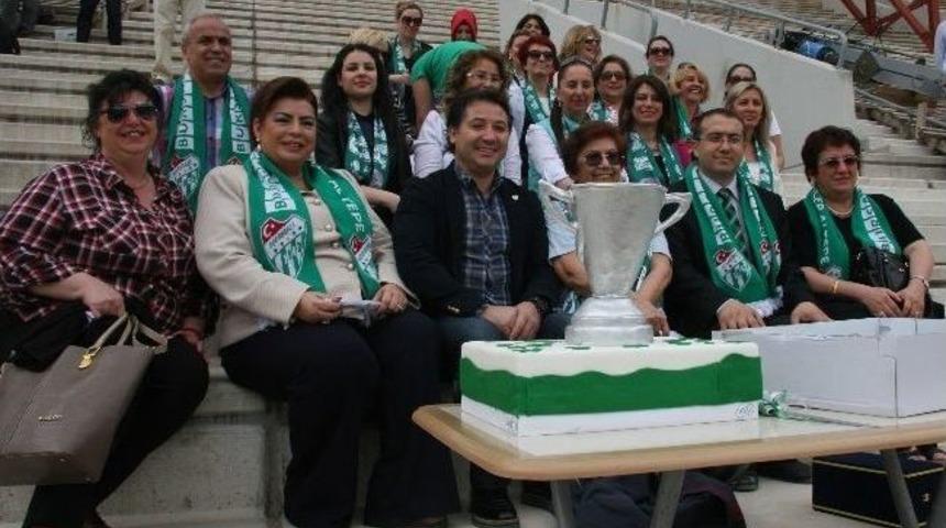 Kadın Taraftarlar Bursaspor&rsquo;un Şampiyonluğunun 4. Yılını Kutladı