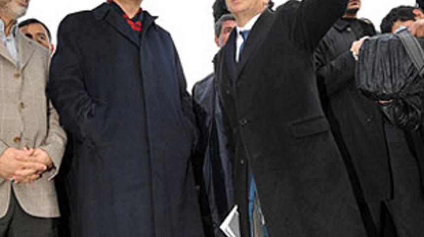 Erdoğan bağdaş kurdu dert dinledi