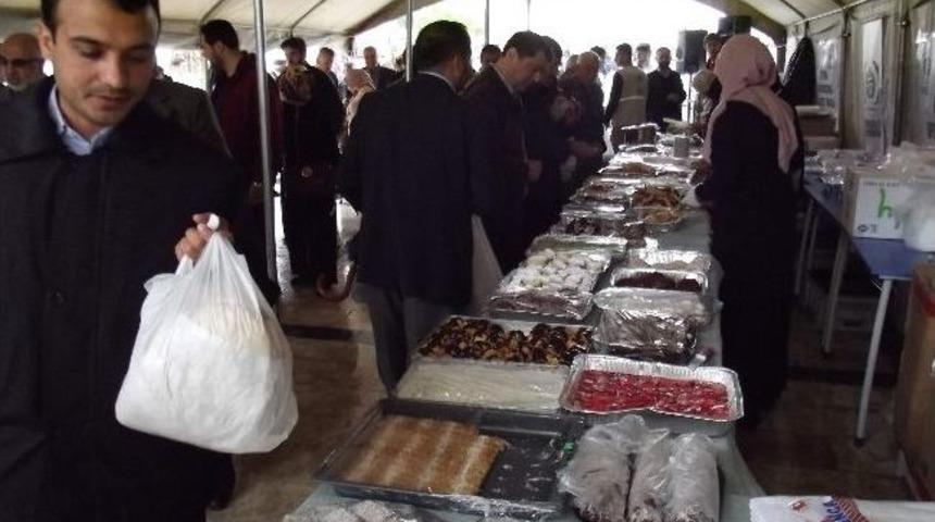 Ihh Yardım İ&ccedil;in Kermes A&ccedil;tı