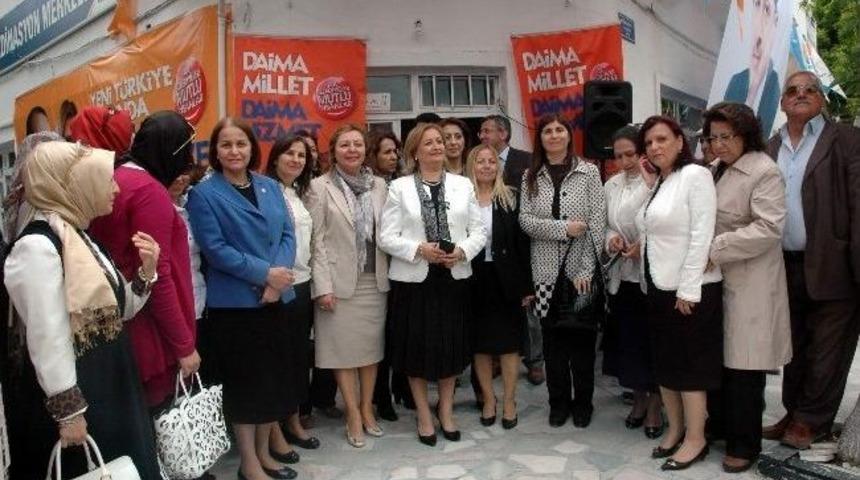 Ak Partili Kadın Vekiller Mahmudiye'de