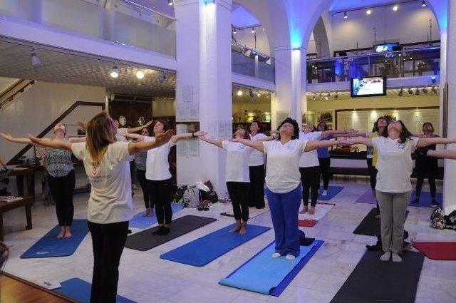 Türkiye’de Bir İlk Kez Müzede Yoga Dersi Verildi