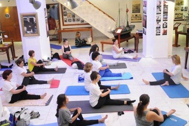 Türkiye’de Bir İlk Kez Müzede Yoga Dersi Verildi