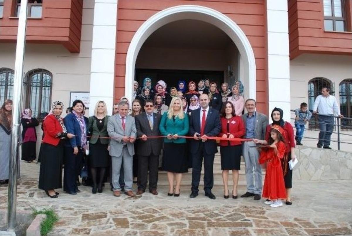 İzmek Kursiyerlerinin Eserleri G&ouml;z Kamaştırıyor