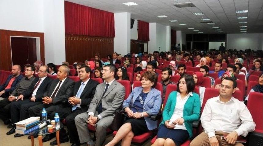 Ak&uuml;&rsquo;de "t&uuml;rk Dili &Uuml;zerine" Konferansı