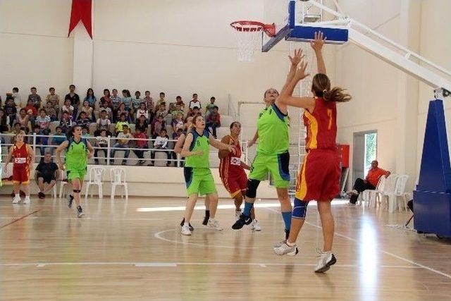 Bergama’da, “bütün Basketler Soma İçin”