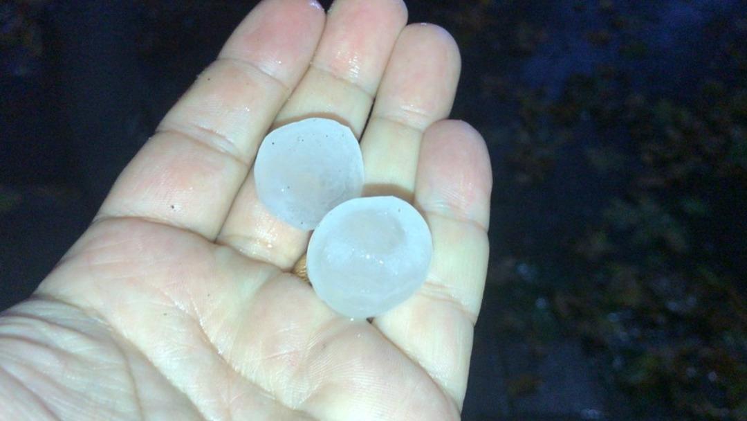 Şimşekler geceyi aydınlattı  