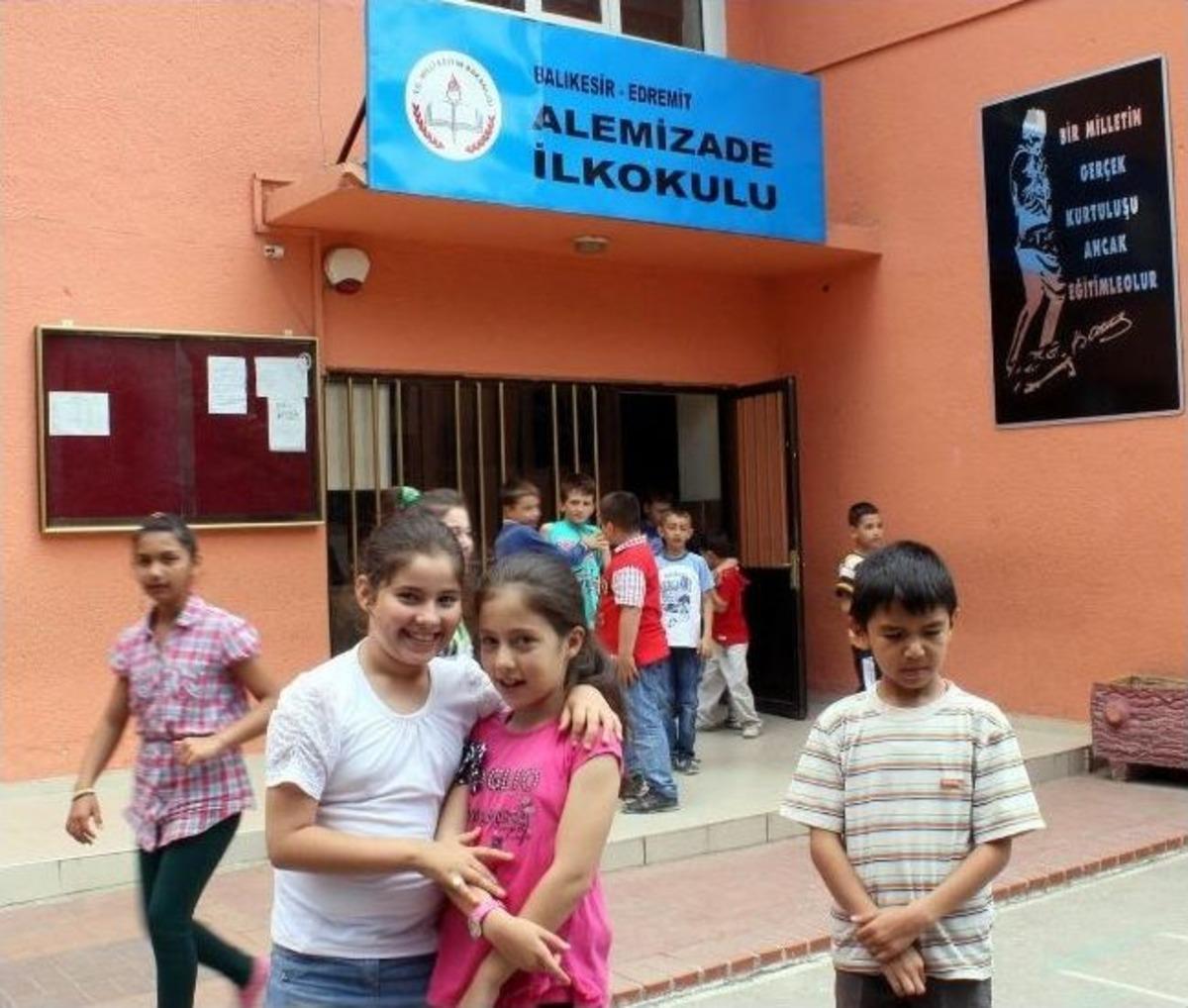 Bu Okulda Hi&ccedil; Zil &Ccedil;almıyor