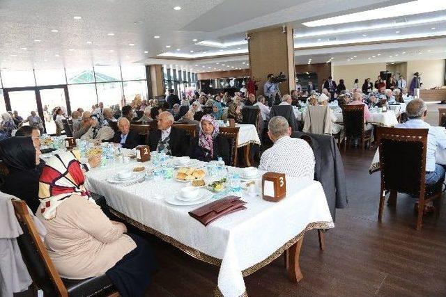 "&ouml;rnek Alıyor, &Ouml;rnek G&ouml;steriyoruz" 1