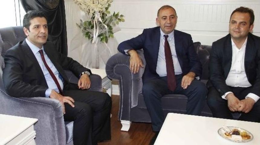 Chp&rsquo;li Tekin D&ouml;şemealtı Esnafını Ziyaret Etti