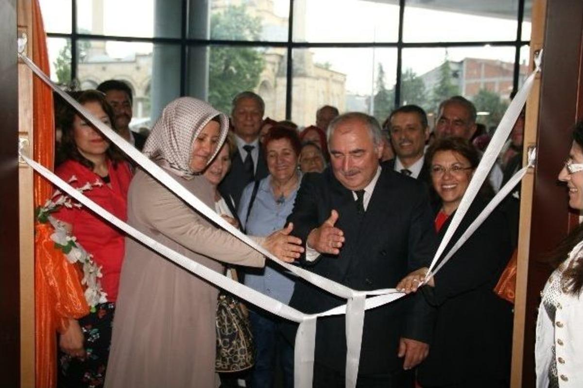 D&uuml;zce Belediyesi Meslek Edindirme Kursu Yılsonu Sergisi A&ccedil;ıldı