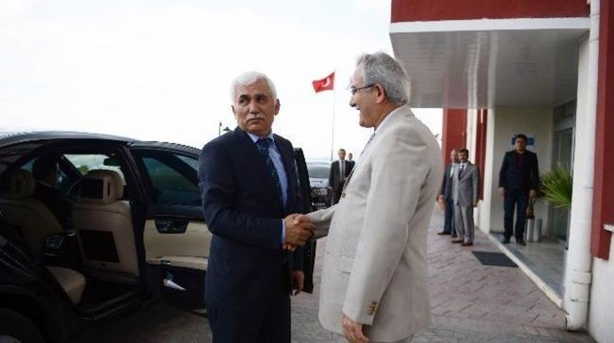 Karab&uuml;k Valisinden Rekt&ouml;r Kaplan&rsquo;a Ziyaret