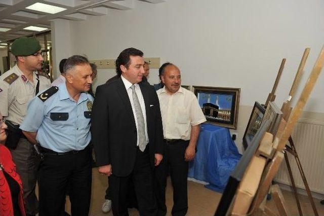 Boz&uuml;y&uuml;k&rsquo;te 3 Boyutlu Resim Sergisi A&ccedil;ıldı 1