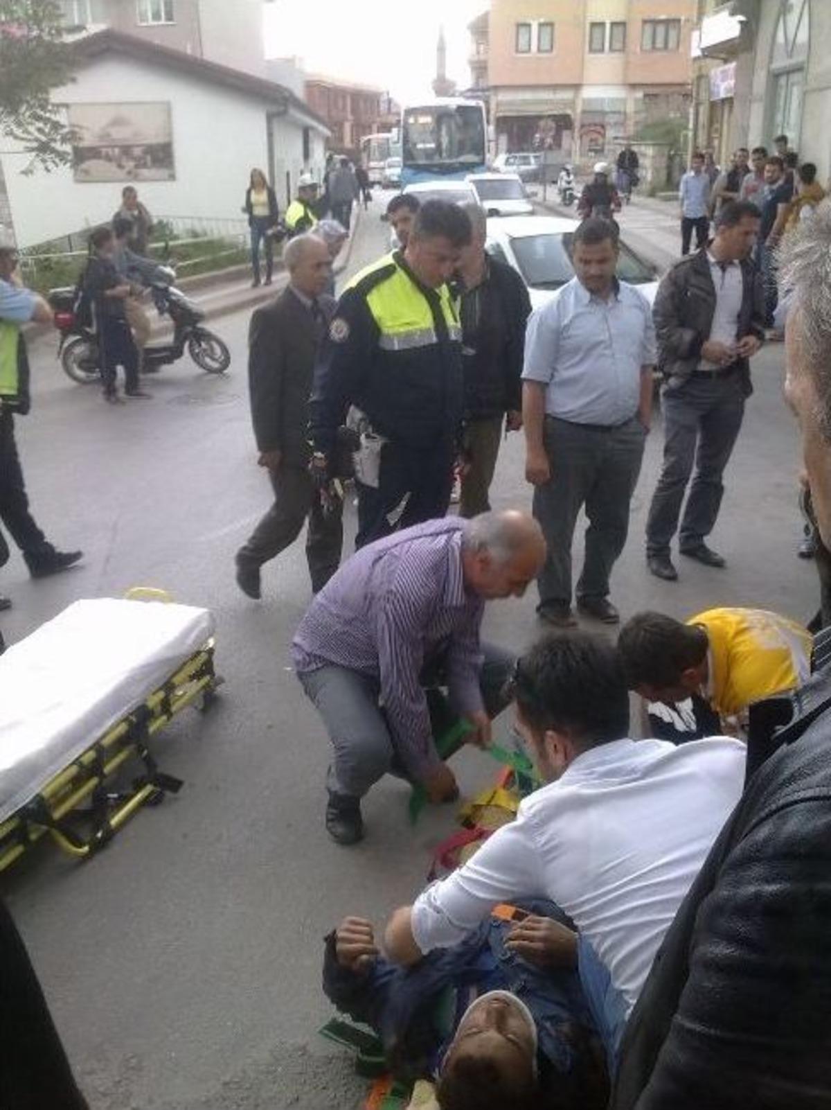 Polisten Ka&ccedil;arken Kaza Yaptılar: 2 Yaralı