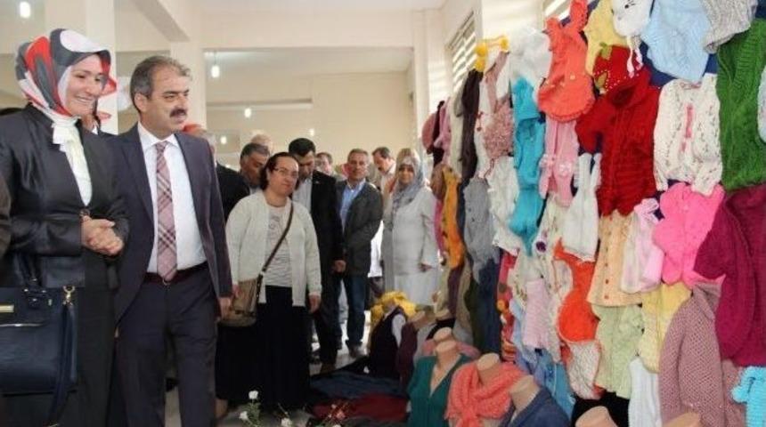 Hanımların Yılsonu Sergisi A&ccedil;ıldı