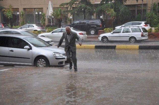 Aniden Bastıran Yağmur Vatandaşları Hazırlıksız Yakaladı 2