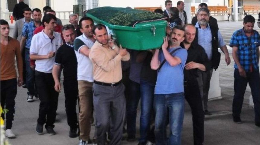 47 Yerinden Bı&ccedil;aklanarak &Ouml;ld&uuml;r&uuml;len Kadın Toprağa Verildi