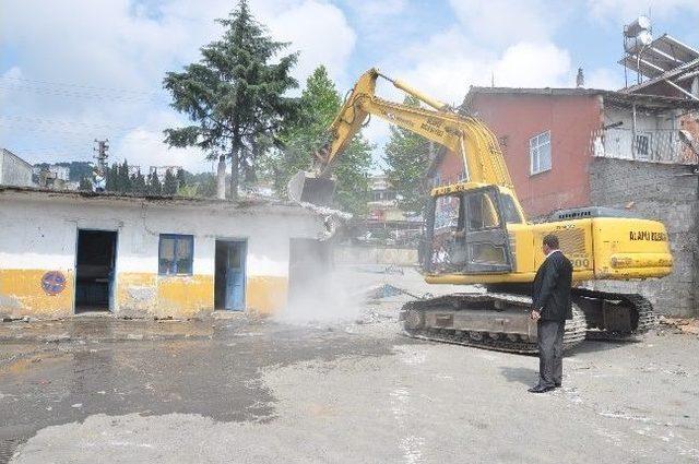 Alaplı Belediyesi Tamir Ve Bakım Atölyesi Yıkıldı