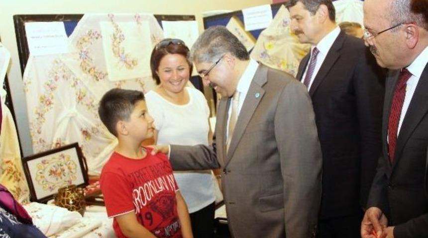 Vali &Ccedil;ınar, El Sanatları Sergisini