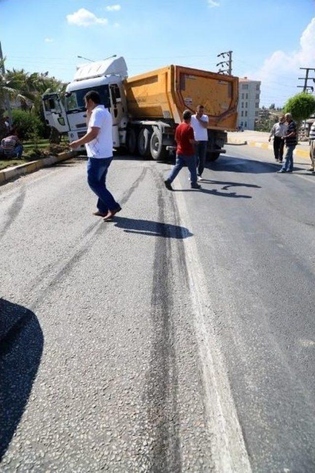 Tır Şoförü Yayaya Çarpmamak İçin Kaza Yaptı 3