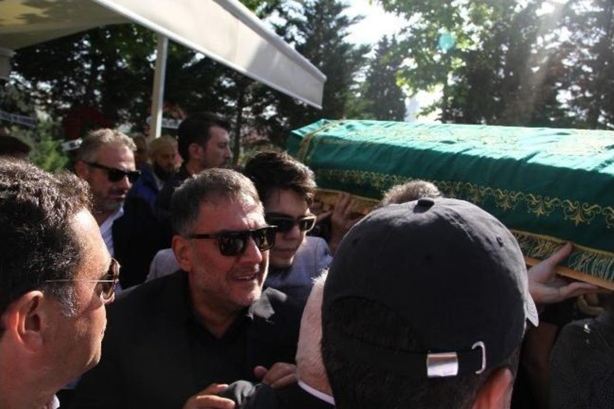 (&ouml;zel Haber) Y&ouml;netmen Abdullah Oğuz, Kız Kardeşi G&uuml;lten Şavluk&rsquo;u Son Yolculuğuna Uğurladı